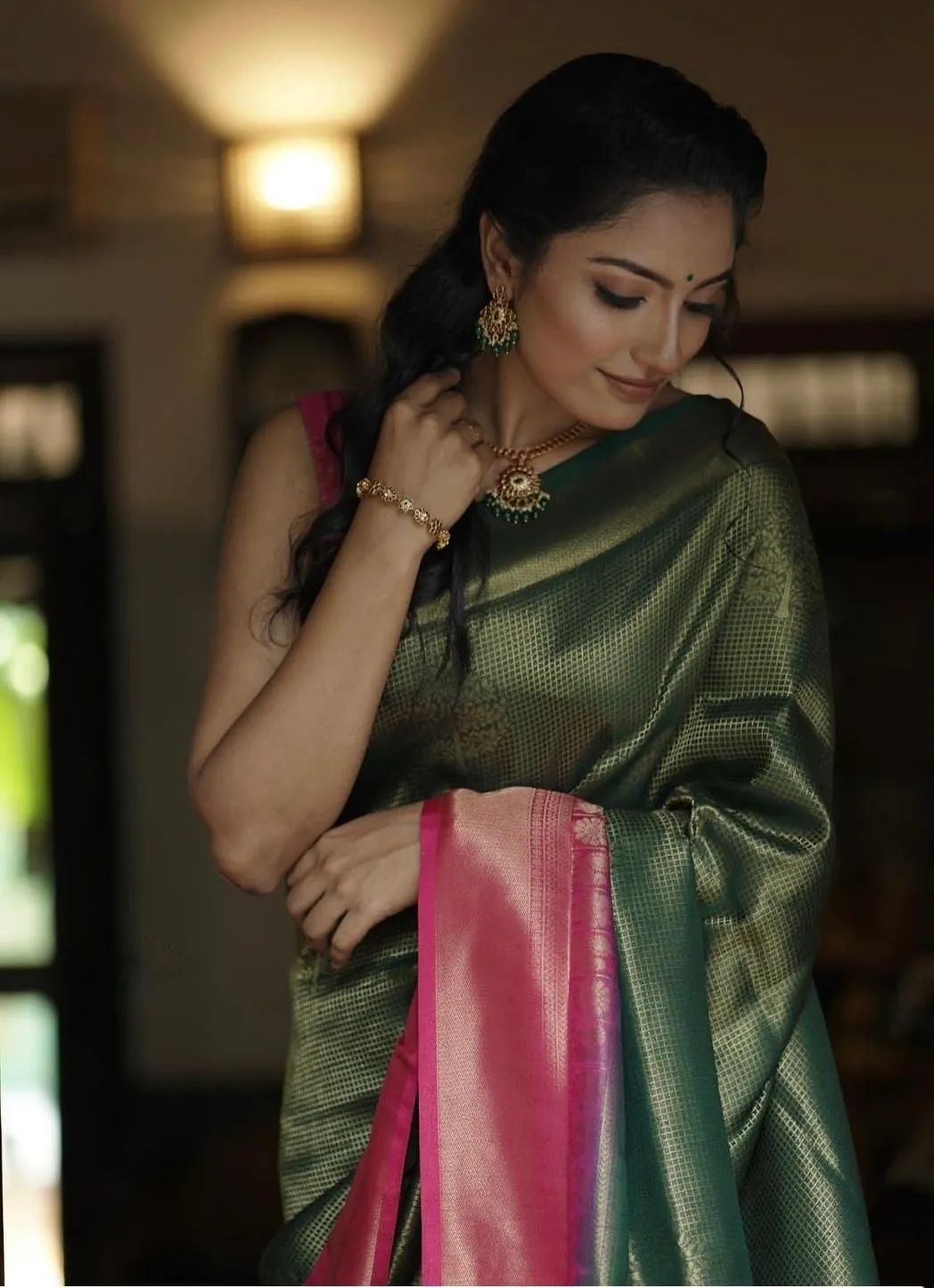 Imbrication Dark Green Soft Silk Saree With Demesne Blouse Piece