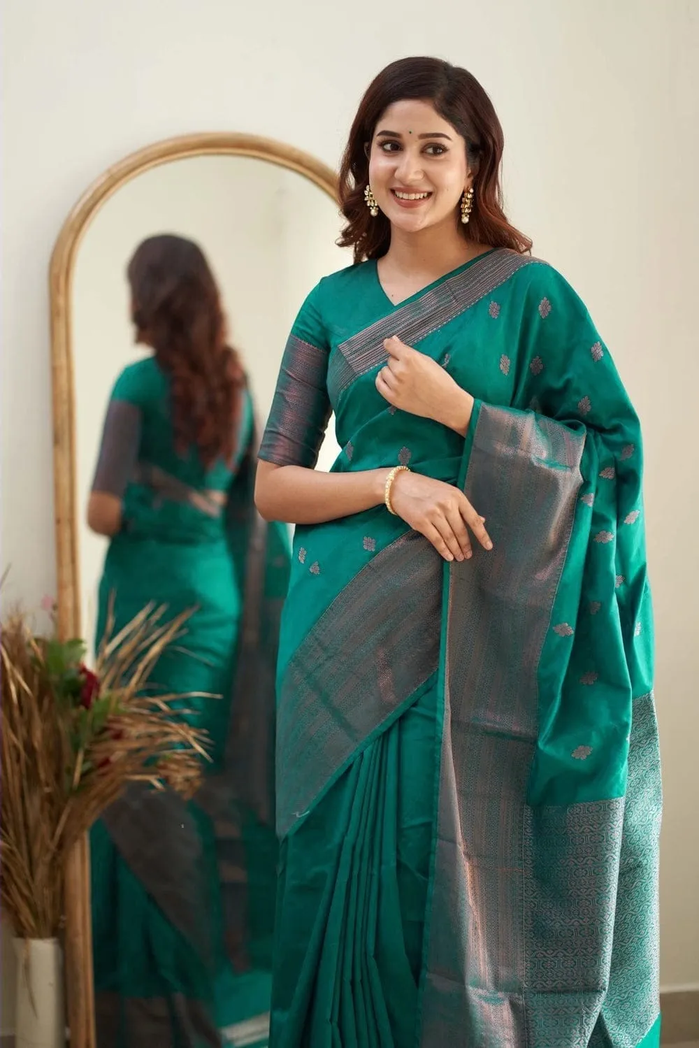 Ravishing Rama Soft Silk Saree With Exceptional Blouse Piece