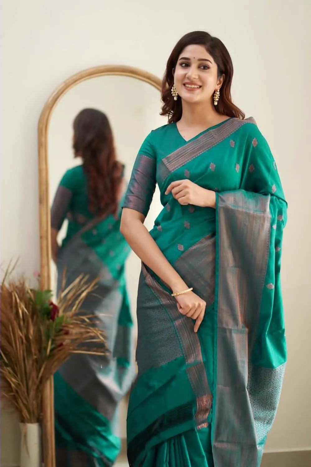 Ravishing Rama Soft Silk Saree With Exceptional Blouse Piece